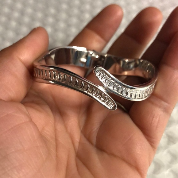 Salone Monet Silver Bracelet with Dynamic Design - Picture 1 of 11